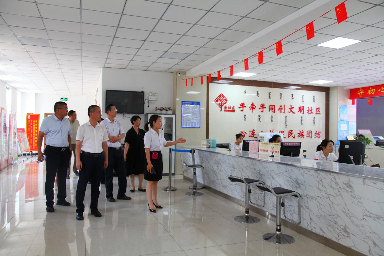 乌海市政府副市长郝喜红一行莅临林荫街道海馨社区调研智慧民生服务